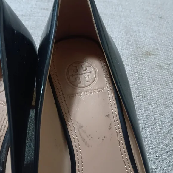 Tory Burch T Ring Black Patent Leather  Ballet Flats 6 M - Picture 9 of 12
